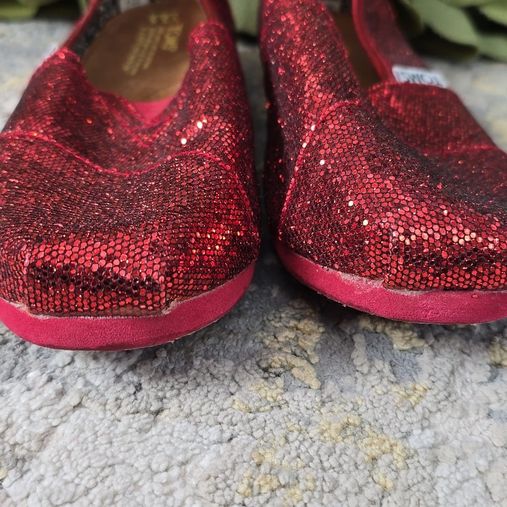 TOMS Red Glitter Slip-On Shoes 3.5Y - Picture 13 of 13
